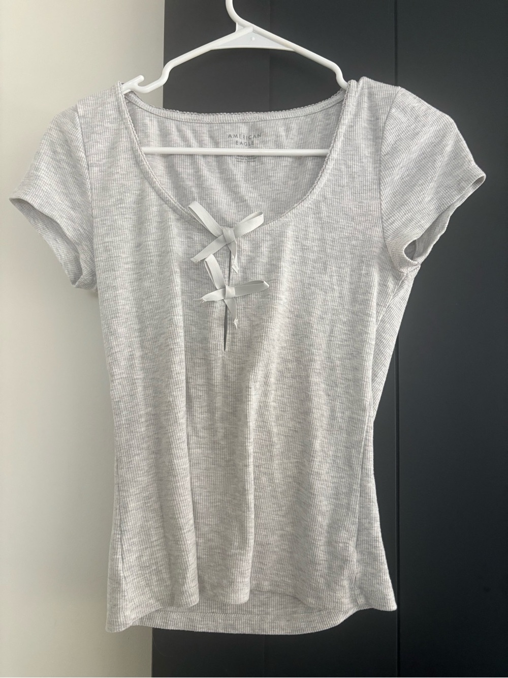 American Eagle Outfitters Light Gray Ribbed Short Sleeve Top with Bow Detail